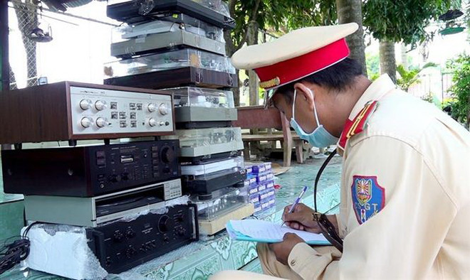 An Giang: Bắt giữ xe khách vận chuyển hàng hóa không rõ nguồn gốc ảnh 1