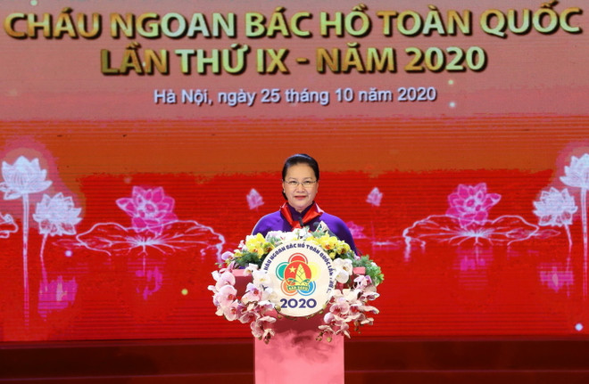 Chủ tịch Quốc hội Nguyễn Thị Kim Ngân phát biểu tại Lễ tuyên dương. (Ảnh: Văn Điệp/TTXVN) Đại hội Cháu ngoan Bác Hồ: Vinh danh những 'bông hoa nghìn việc tốt' ảnh 1