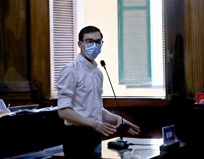 Đề nghị án tù treo đối với tiếp viên hàng không làm lây lan COVID-19 ảnh 1