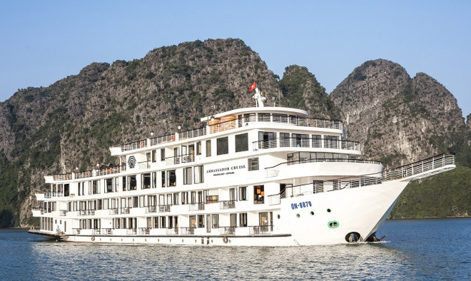 182 người bị cách ly trên tàu du lịch sau chuyến thăm Vịnh Hạ Long ảnh 1