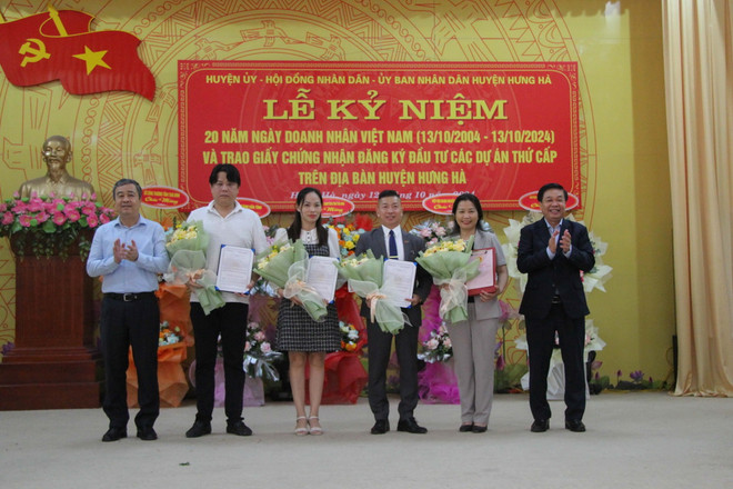 ttxvn_trao chung nhan dau tu thai binh 1.jpg