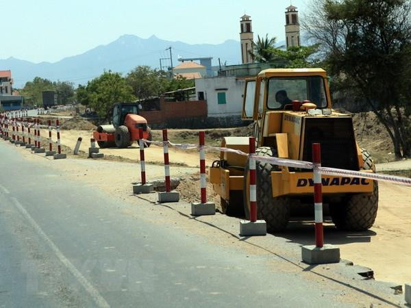 Khẩn trương giải phóng mặt bằng tuyến đường bộ cao tốc Cam Lộ-La Sơn ảnh 1