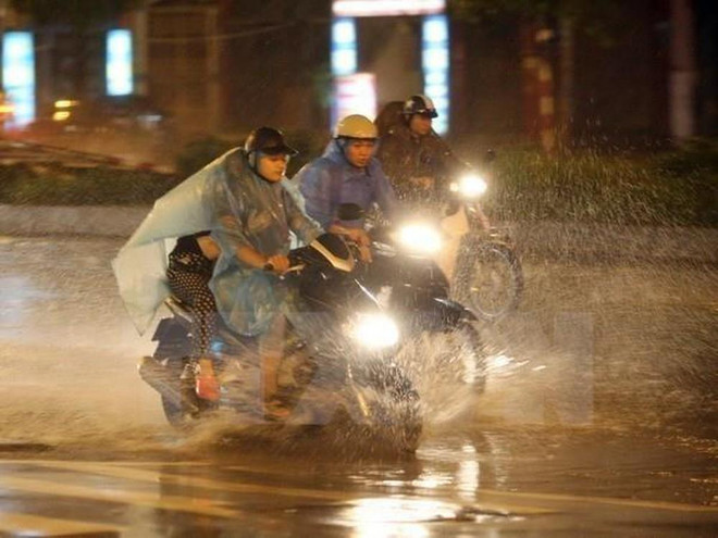 Khu vực Bắc Bộ và Bắc Trung Bộ có mưa rất to vào đêm 14/4 ảnh 1