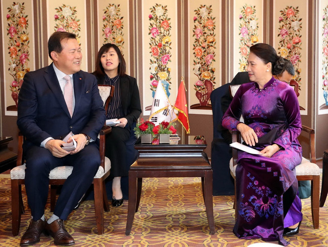 Chủ tịch Quốc hội tiếp đại diện một số tập đoàn kinh tế Hàn Quốc ảnh 1