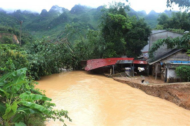 Mưa lớn khiến trên 300 ngôi nhà của huyện Yên Minh, tỉnh Hà Giang bị ngập úng. (Ảnh: TTXVN) Mưa lớn gây thiệt hại ở nhiều địa phương của Hà Giang, Quảng Ninh ảnh 1