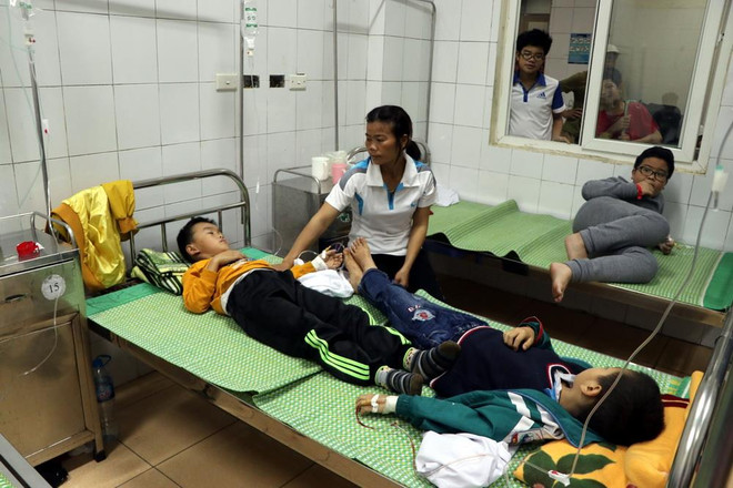 Vụ học sinh ăn nhầm bột thông bồn cầu: 14 em đã đi học bình thường ảnh 1