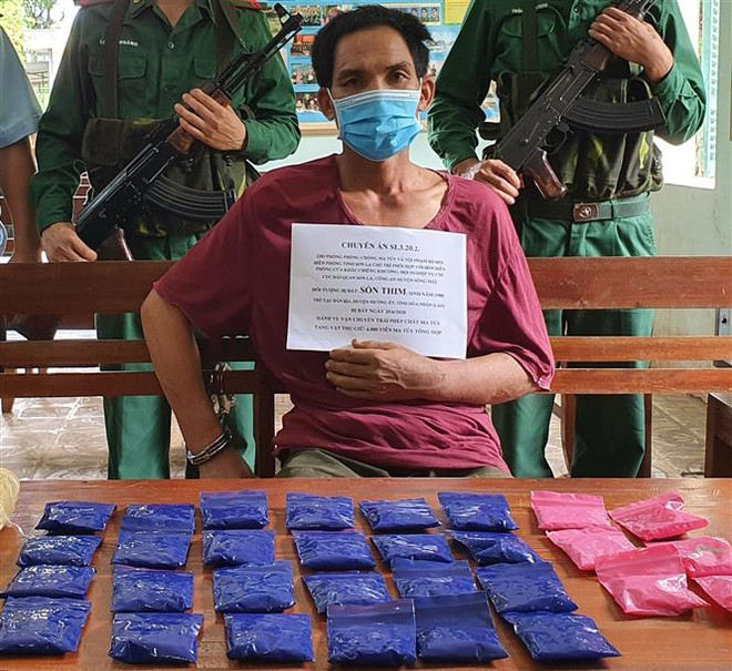 Bắt giữ đối tượng vận chuyển trái phép 6.000 viên ma túy tổng hợp ảnh 1