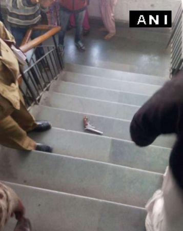 Ấn Độ: Xả súng ngay tại phòng xử án làm 4 người thương vong ảnh 1