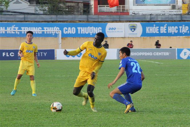 Đội bóng FLC Thanh Hóa đánh bại Quảng Nam với tỷ số khó tin ảnh 2