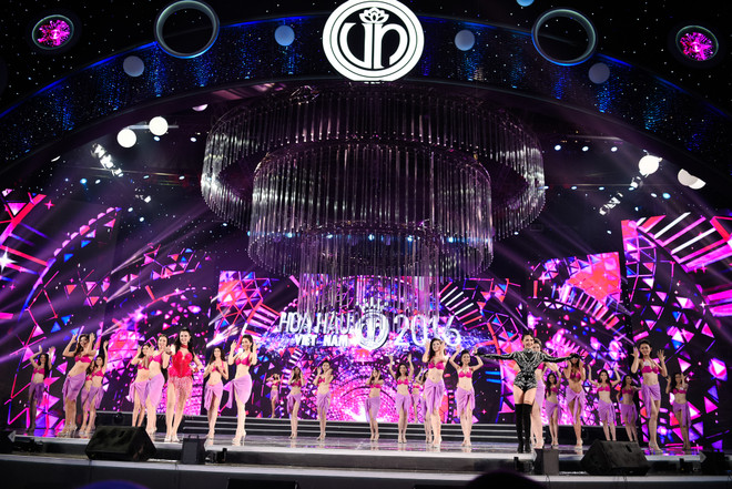 Vẻ đẹp cuốn hút của thí sinh Hoa hậu Việt Nam trong đêm chung kết ảnh 1