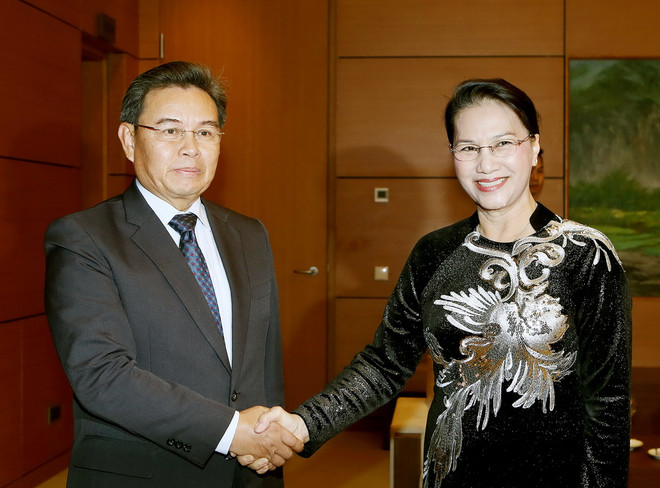 Chủ tịch Quốc hội tiếp Đoàn Ủy ban Trung ương Mặt trận Lào ảnh 1