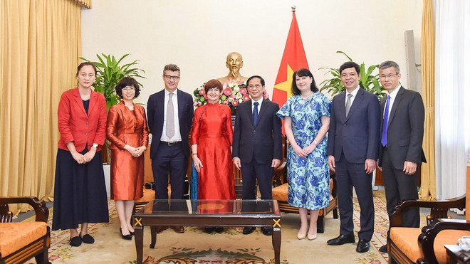 Bộ trưởng Ngoại giao Bùi Thanh Sơn tiếp bà Simona-Mirela Miculescu, Chủ tịch Đại hội đồng UNESCO. (Ảnh: TTXVN phát) ttxvn_vietnam_UNESCO 2.jpg