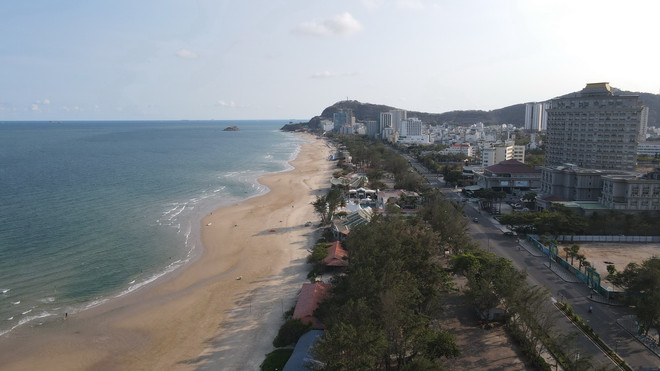 Trục đường Thùy Vân và Bãi Sau, trung tâm du lịch của thành phố Vũng Tàu sạch đẹp chuẩn bị đón khách. (Ảnh: Huỳnh Sơn/TTXVN) ttxvn_du lich ba ria vung tau 2.jpg
