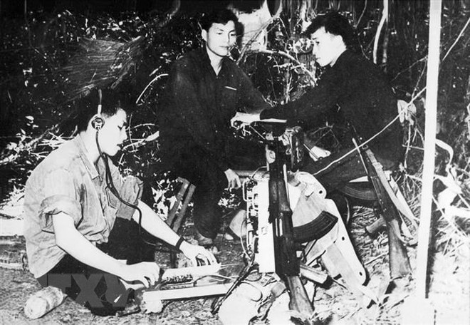 Lặng thầm sau những dòng tin: Điện báo viên luôn bám sát trận địa ảnh 1