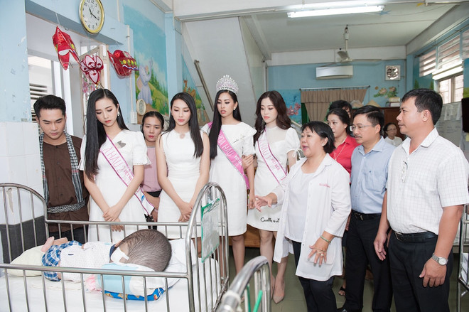 Top 3 Hoa hậu Việt Nam mang Trung Thu sớm tới trẻ em tàn tật, mồ côi ảnh 2