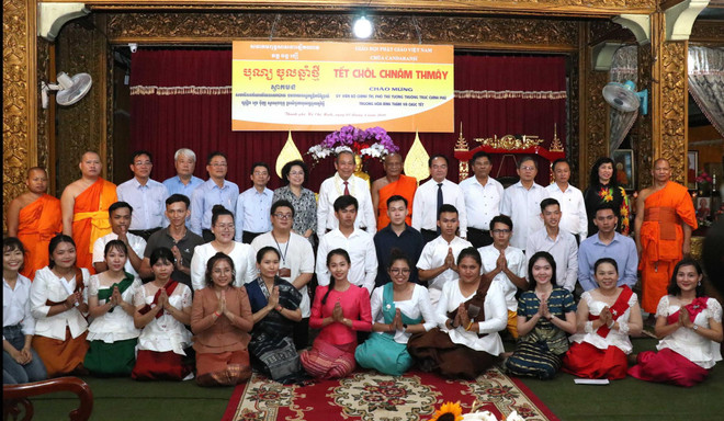 Phó Thủ tướng thăm chư Tăng, Phật tử Nam tông và đồng bào Khmer ảnh 1