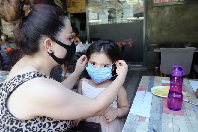 Thêm một số nước châu Âu cảnh báo dịch COVID-19 tăng tốc ảnh 1