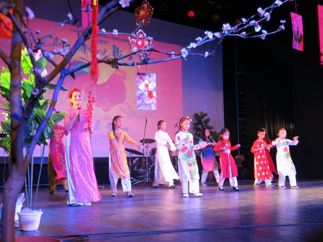 Cộng đồng người Việt Nam tại Hungary chào đón Xuân Đinh Dậu ảnh 1