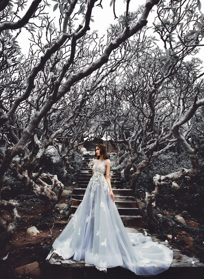 Đẹp ngất ngây 5 mẫu váy cưới đính pha lê mang âm hưởng baroque ảnh 7