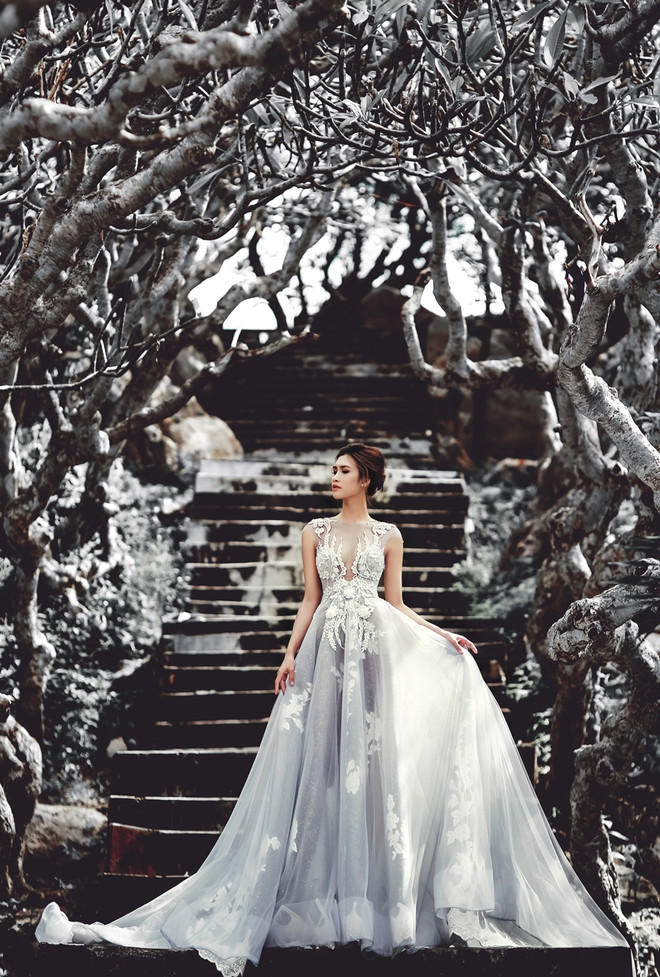 Đẹp ngất ngây 5 mẫu váy cưới đính pha lê mang âm hưởng baroque ảnh 4