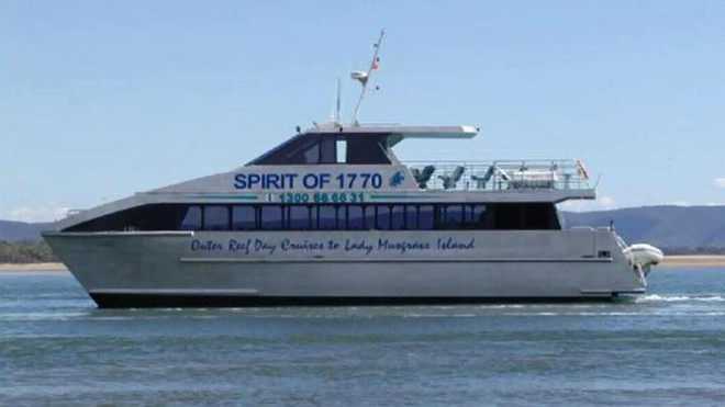 Australia: Tàu du lịch chở nhiều du khách Trung Quốc bốc cháy ảnh 1