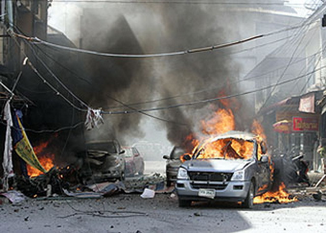 IS nhận tiến hành đánh bom xe bên ngoài trụ sở Bộ Tài chính Yemen ảnh 1