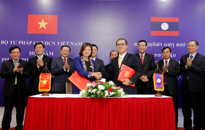 Chủ tịch Quốc hội Lào Pany Yathotou tiếp đoàn Bộ Tư pháp Việt Nam ảnh 3