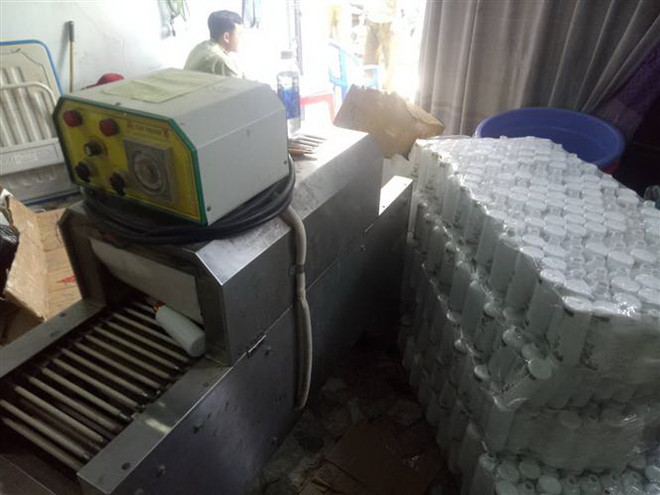 Thu giữ hàng nghìn chai sữa dưỡng thể tại cơ sở sản xuất mỹ phẩm giả ảnh 1