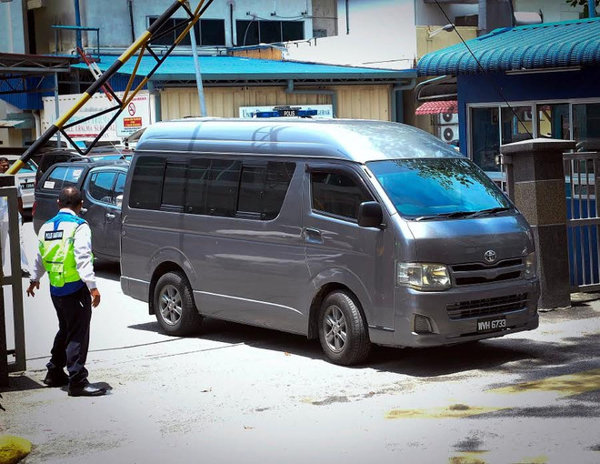 Thi thể ông Kim Jong-nam được đưa đến sân bay để tới Trung Quốc ảnh 1
