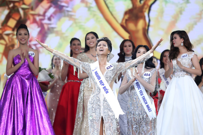 Tân Hoa hậu H’hen Niê: Khi nhan sắc 'đối đầu' chuẩn mực ảnh 2