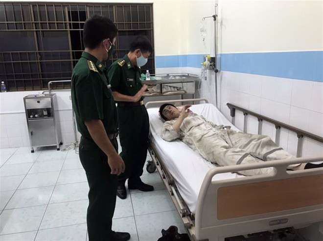 Đã cứu được 9 thuyền viên tàu hàng Trung Quốc bị ngộ độc trên biển ảnh 1