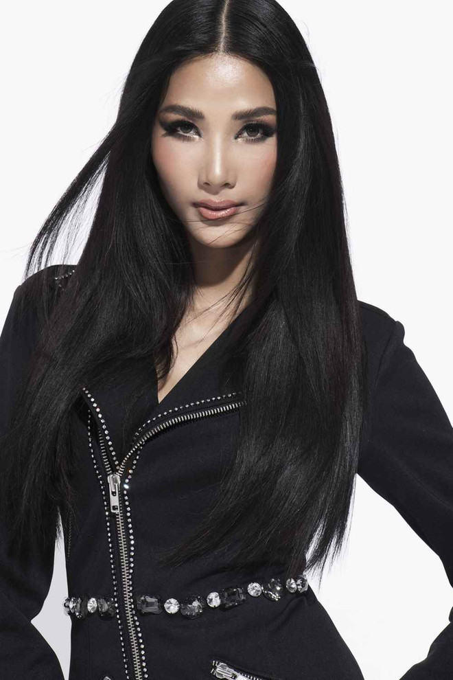 Á hậu Hoàng Thùy đầy gợi cảm trong thiết kế tông màu đen-trắng ảnh 5