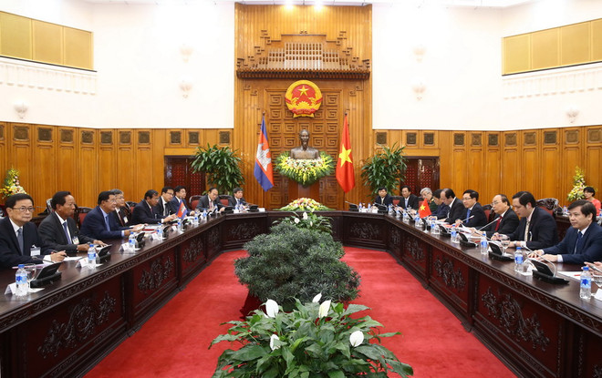 Quang cảnh buổi hội đàm. (Ảnh: Thống Nhất/TTXVN) Thủ tướng Nguyễn Xuân Phúc hội đàm với Thủ tướng Vương quốc Campuchia ảnh 2