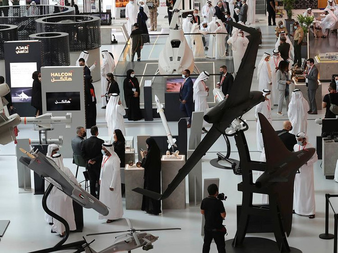 Quang cảnh Triển lãm Quốc phòng quốc tế (IDEX) lần thứ 15 tại Abu Dhabi. (Nguồn: AP) Triển lãm vũ khí quốc tế tại UAE khai mạc trong bối cảnh dịch COVID-19 ảnh 1