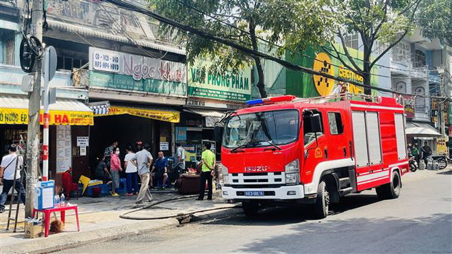 Đồng Nai: Đang ăn giỗ thì nhà bốc cháy, hàng chục khách tháo chạy ảnh 1