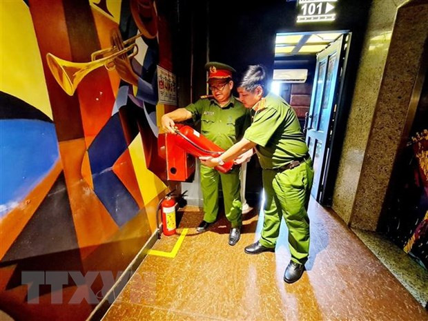 Nhiều quán karaoke tại TP.HCM không đạt tiêu chuẩn về phòng cháy ảnh 1