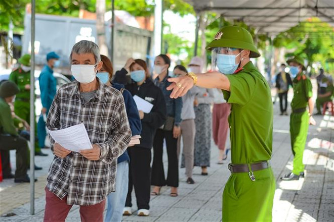 Đà Nẵng: Đề xuất cho phép ăn uống tại chỗ, mở khung giờ tắm biển ảnh 1