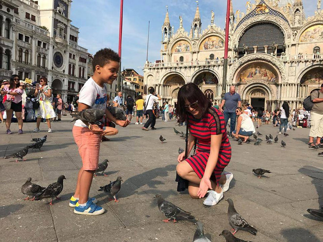 Du lịch tâm linh và ngắm hoa Xuân hút du khách đầu năm mới ảnh 2