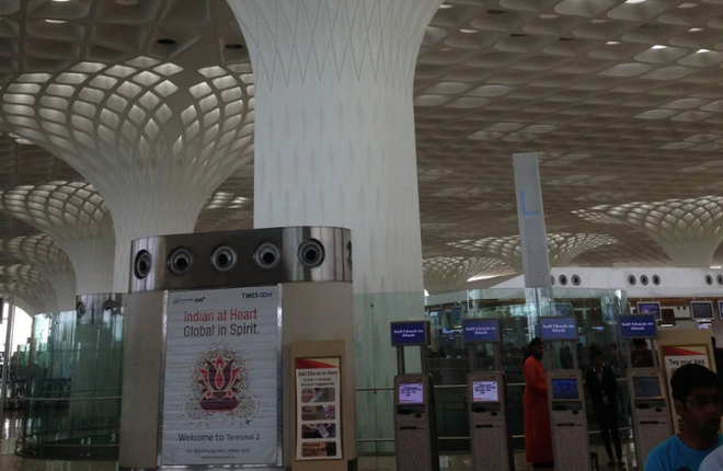 Ấn Độ: Giao thông hàng không gián đoạn do bão Biparjoy ảnh 1