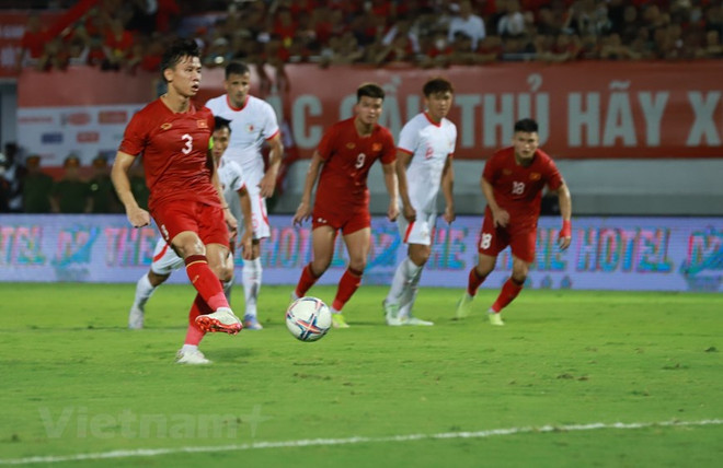 Đội tuyển Việt Nam vươn lên vị trí thứ 94 trên bảng xếp hạng của FIFA ảnh 1