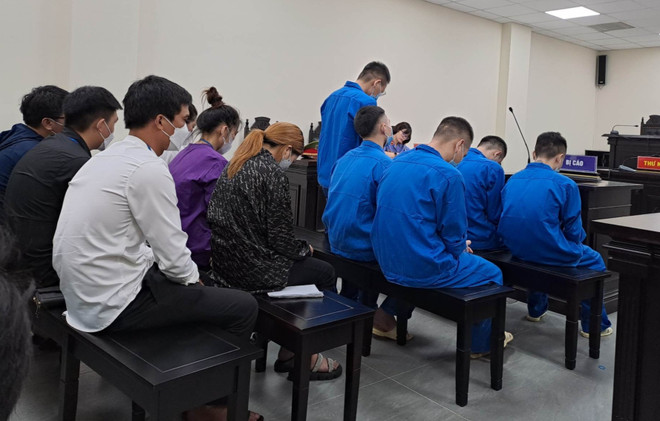 Phạt tù nhóm đối tượng trong vụ làm giả giấy phép lái xe ảnh 1