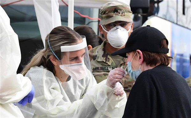Ảnh minh họa (Nguồn: AFP/TTXVN) Chính phủ Mỹ cân nhắc sử dụng vaccine RSV cho người lớn tuổi ảnh 1