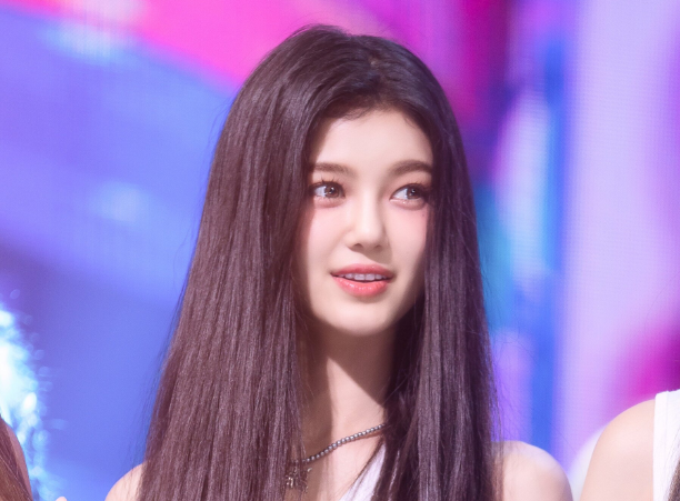 Phẫu thuật chân tóc để ngây thơ như thần tượng K-pop ảnh 3