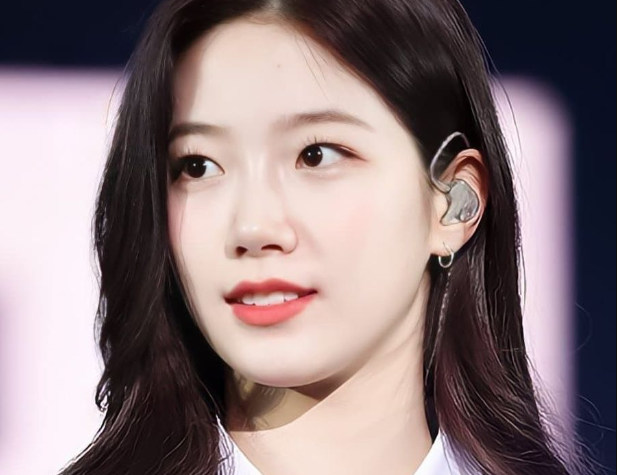 Phẫu thuật chân tóc để ngây thơ như thần tượng K-pop ảnh 1