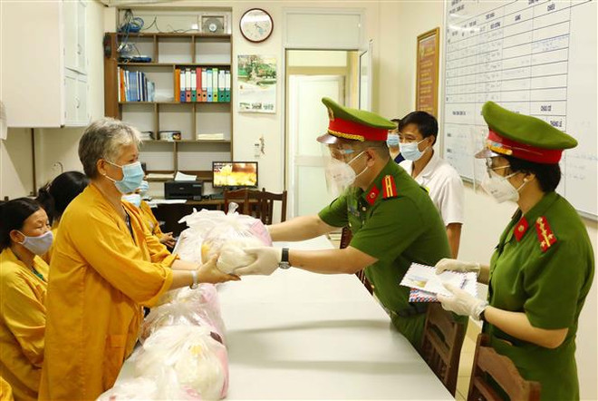 Ban hành giải pháp miễn, giảm thuế hỗ trợ doanh nghiệp, người dân ảnh 1