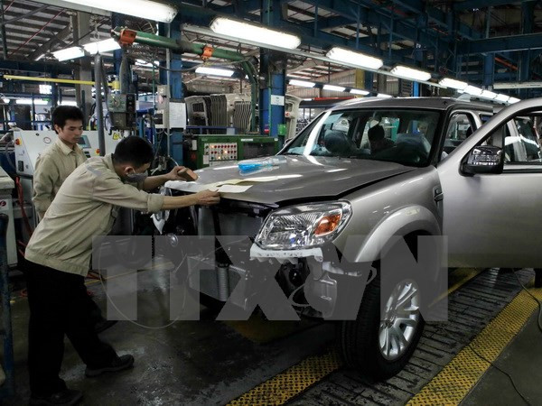 Lắp ráp xe ôtô du lịch tại nhà máy Ford Việt Nam (Hải Dương). (Ảnh: Trần Việt/TTXVN) Chi phí sản xuất ôtô tại Việt Nam cao hơn khu vực đến 20% ảnh 1