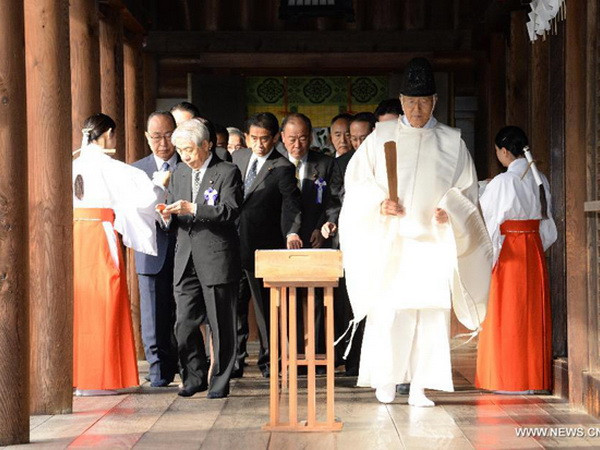 Bộ trưởng Nội vụ Nhật Bản đến viếng đền Yasukuni ảnh 1