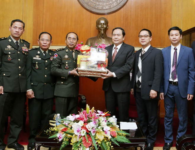 Đoàn Bộ Tư lệnh cảnh vệ quân đội Hoàng gia Campuchia thăm Việt Nam ảnh 1