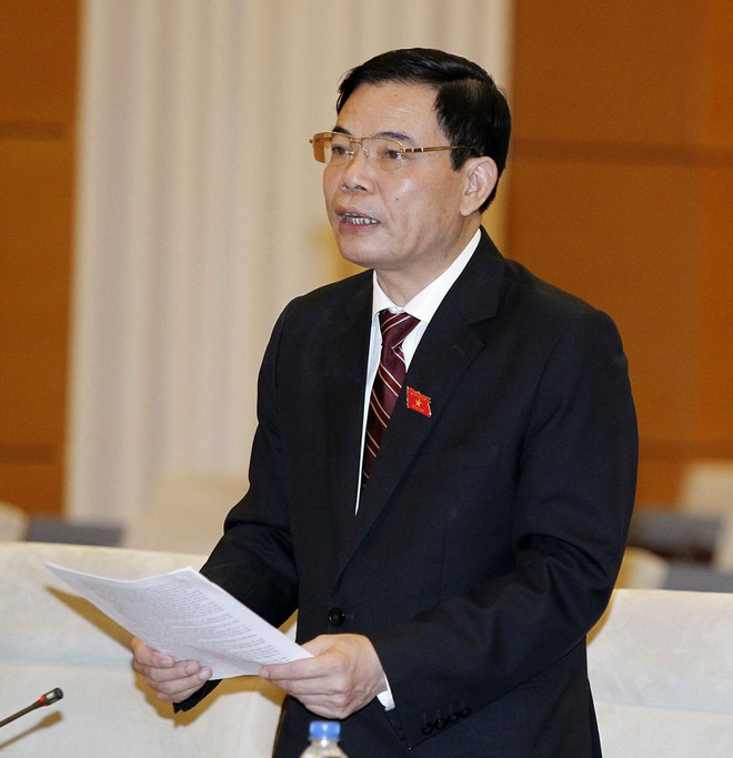 Bộ trưởng Bộ Nông nghiệp và Phát triển nông thôn Nguyễn Xuân Cường trình bày tờ trình. (Ảnh: Văn Điệp/TTXVN) Quốc hội đề nghị xây chiến lược quy hoạch, tránh được mùa mất giá ảnh 2
