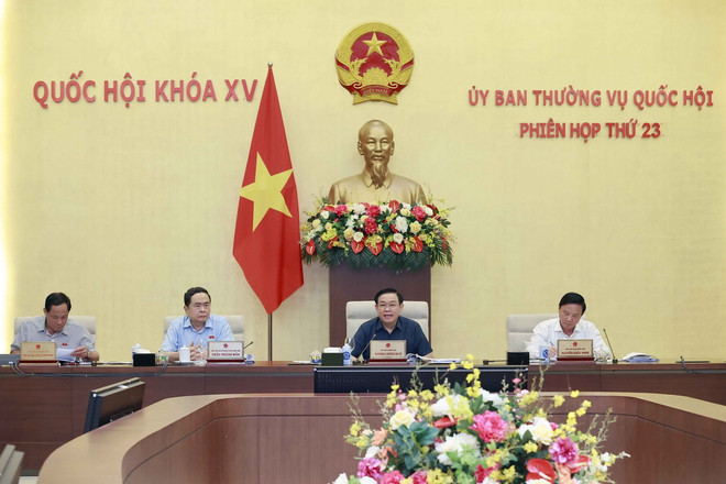 Ủy ban Thường vụ Quốc hội cho ý kiến về việc lấy phiếu tín nhiệm ảnh 2